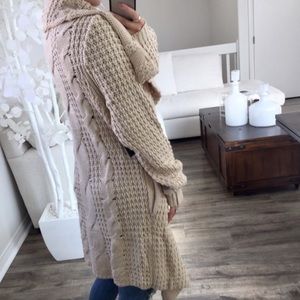 Beige Heavy Cable Knitt Cardigan Size Small